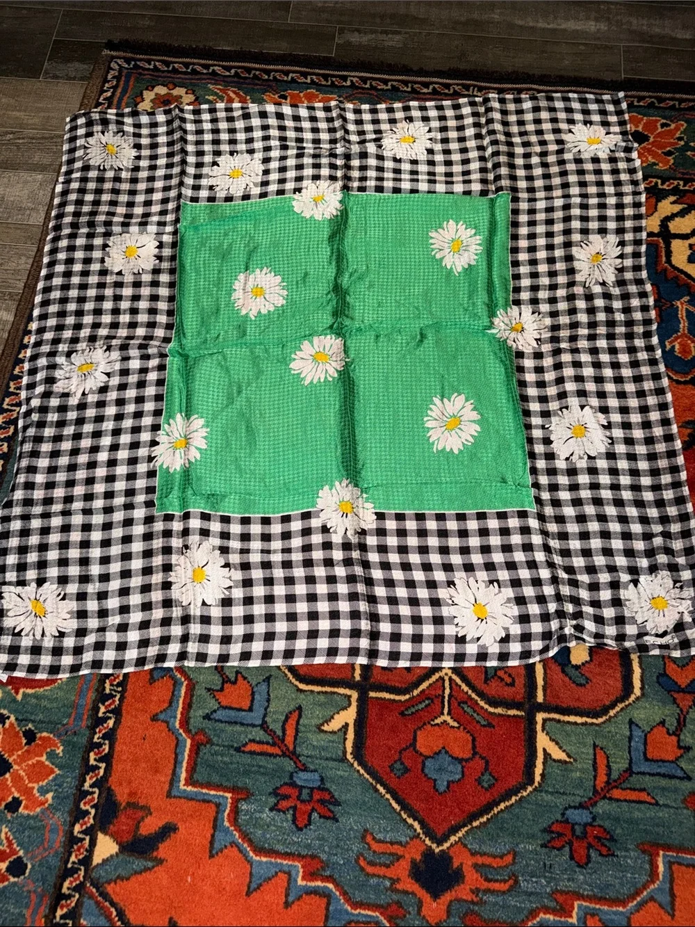 Vintage Echo 100% Silk Daisy Gingham Square Scarf Green Black
